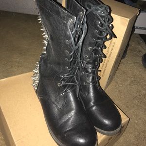 RUGGED STUD COMBAT BOOTS 🛠⛓